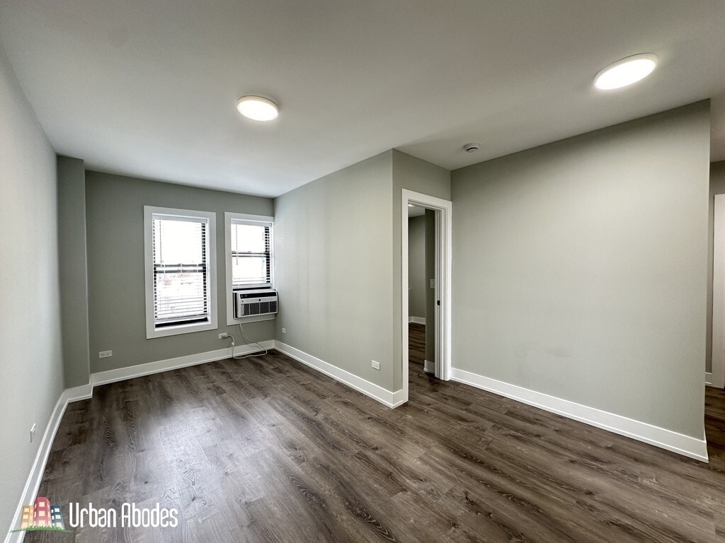 Building Photo - 503 W Belmont Ave