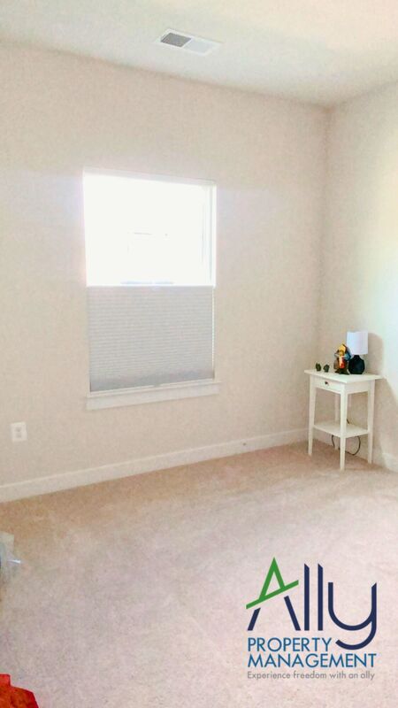 Building Photo - 3272 Village Park Ave