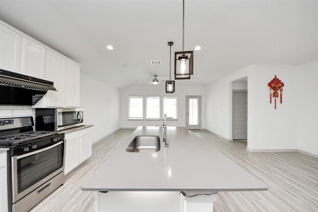 Building Photo - 7007 Fleetwood Crescent Wy