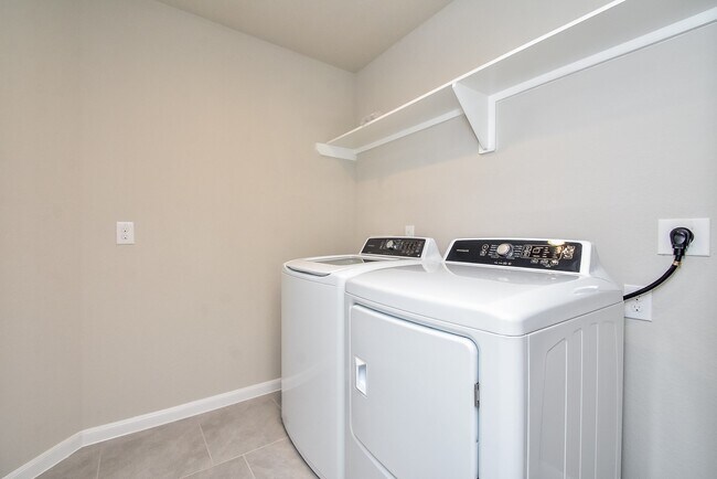 Building Photo - 1427 Central Heights Dr