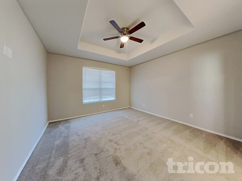 Building Photo - 215 Saddlebrook Ln