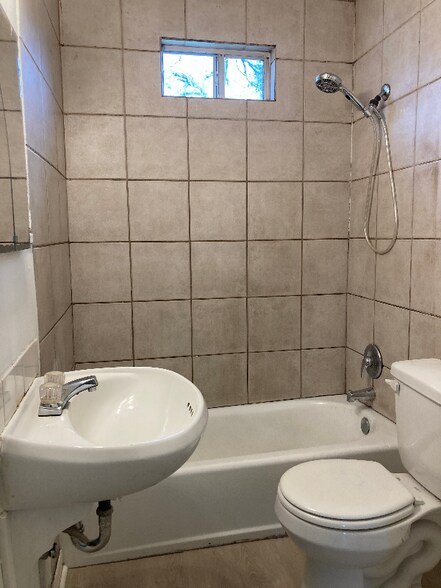 Building Photo - 10221 Silvercrest St