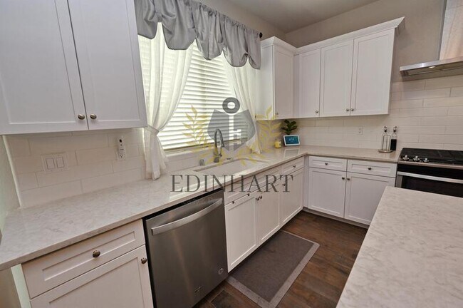Building Photo - 1439 E Via Albero Dr