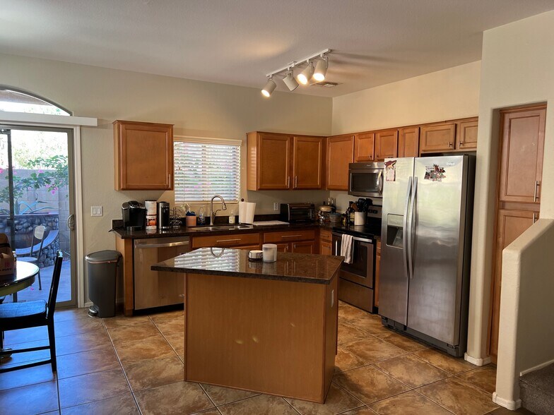 Kitchen - 2402 E 5th St