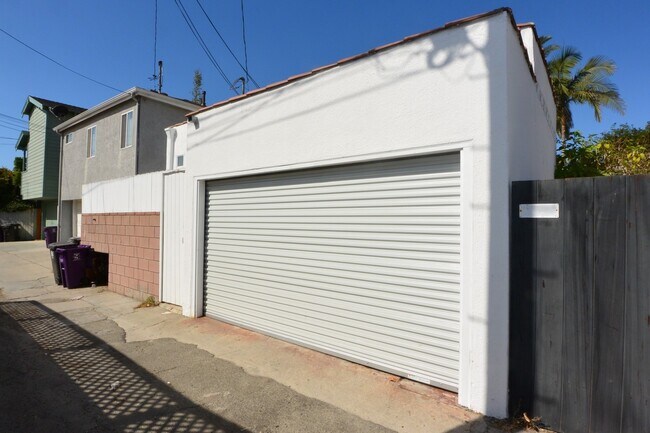 Building Photo - Beautiful 2 Bed 2 Bath Single Story House in Belmont Shore of Long Beach