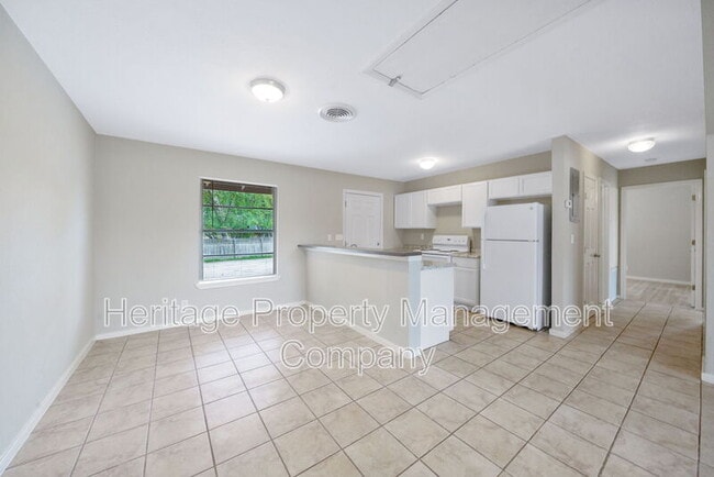 Building Photo - 306 E Cheryl Dr