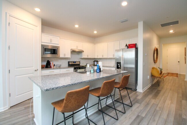 Building Photo - ** STUNNING 2012 NEW CONSTRUCTION 3/2 HOME...