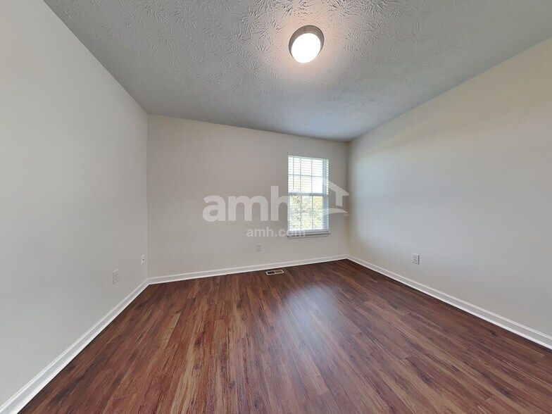 Building Photo - 156 Haverstraw Pl