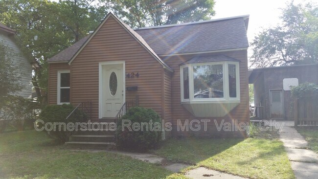 Primary Photo - 424 6th Ave NE