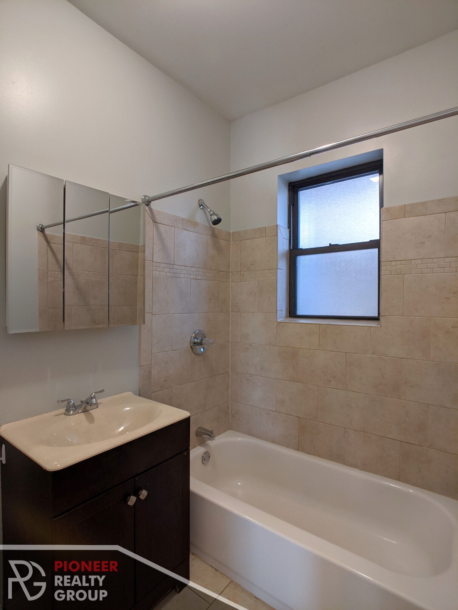 Building Photo - 4409 N Wolcott Ave