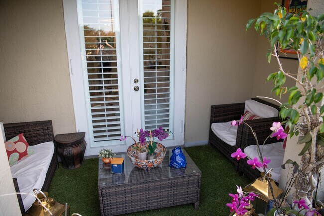 Building Photo - 1203 Town Center Dr