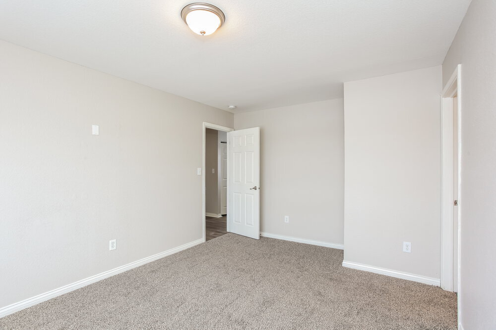 Building Photo - 2718 Rothe Ln