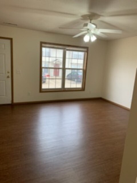 Plenty of natural light - living room - 405 Franklin St