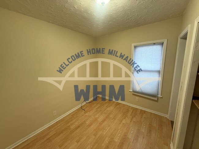 Building Photo - 2054 S 72nd St