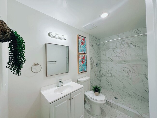 Building Photo - Newly Refurbished 3 Bed / 2 Bath Duplex on Fire Mountain