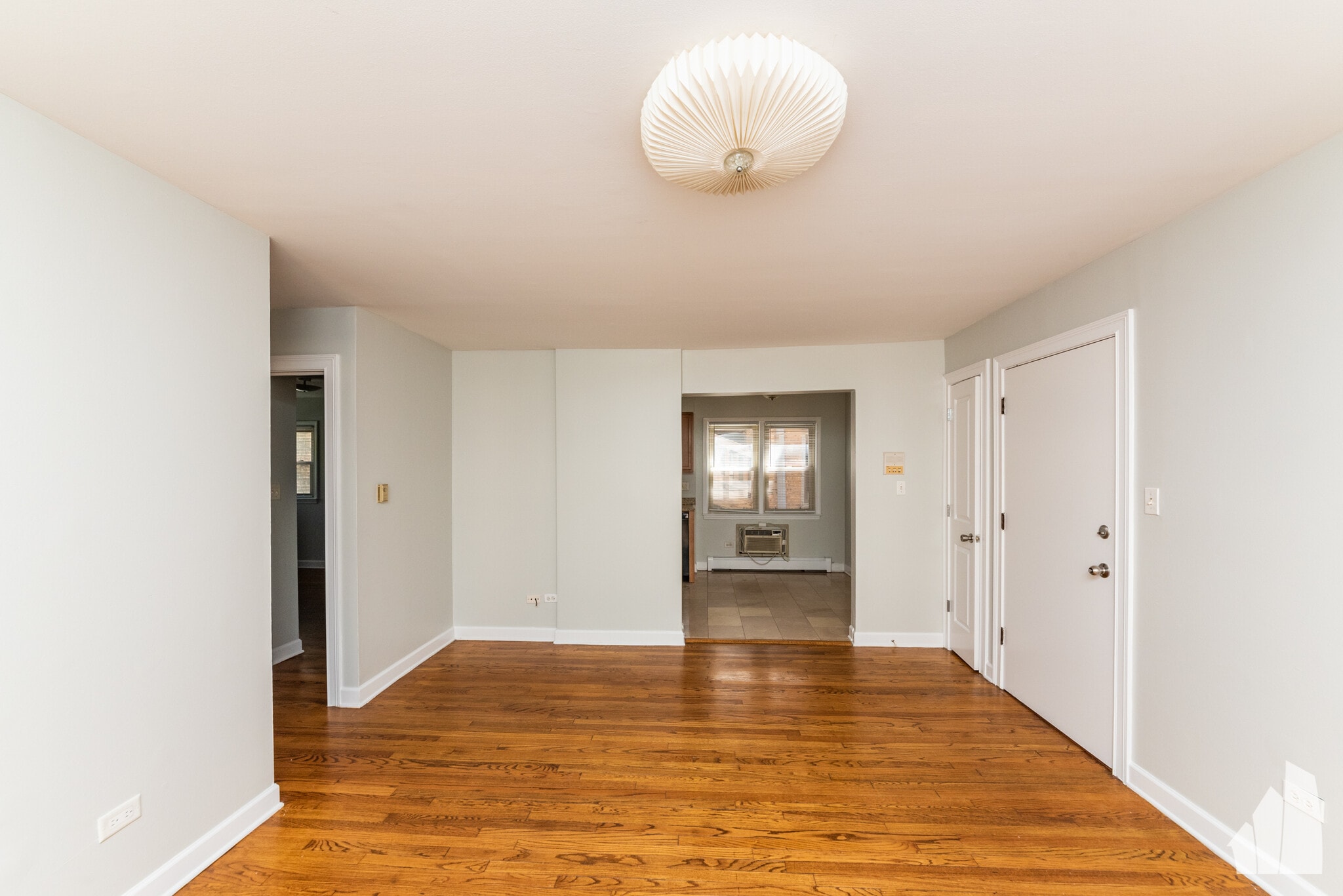 Building Photo - 4540 N Wolcott Ave