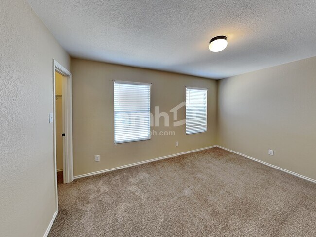 Building Photo - 148 Hinge Chase