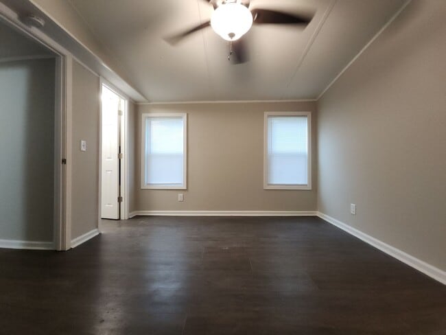 Building Photo - 4 Elcona St