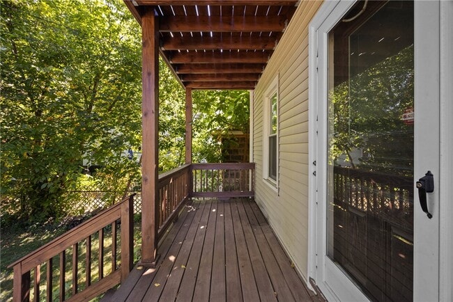 Building Photo - 15-17-17 Roosevelt St