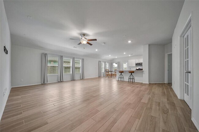 Building Photo - 9539 Summer River Dr