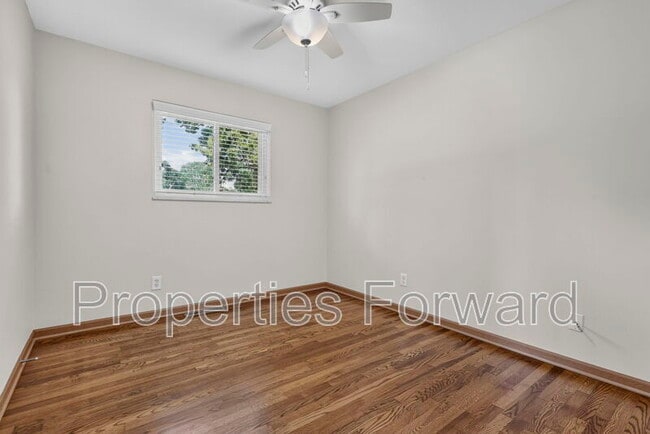 Building Photo - 3127 Thomas Ave