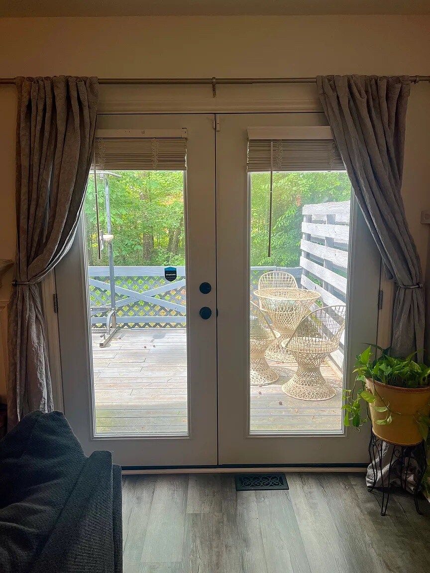 Building Photo - Room in Townhome on Willow Bridge Dr