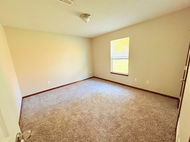 Building Photo - 1108-1110 Willow