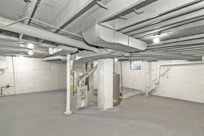 Building Photo - 679 Euclid Ave