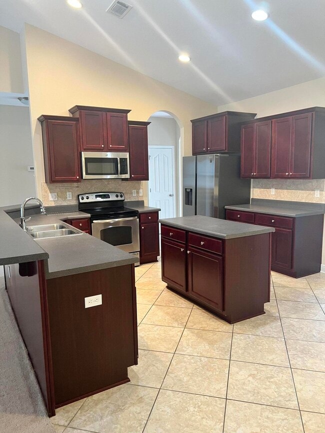 Building Photo - 123 Crab Apple Ave