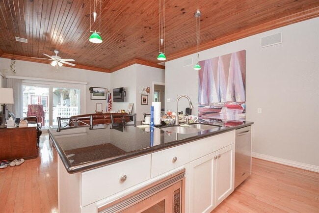 Building Photo - 400-1/2 4th St