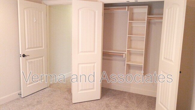 Building Photo - 2703 SW Ledbury Cove