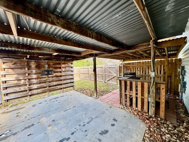 Building Photo - Beautiful Ranch Style Home