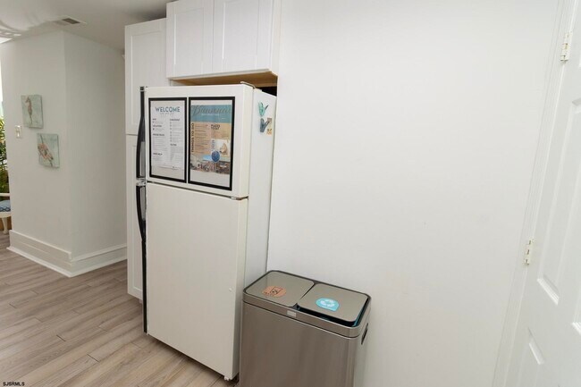 Building Photo - 5 N Newport Ave