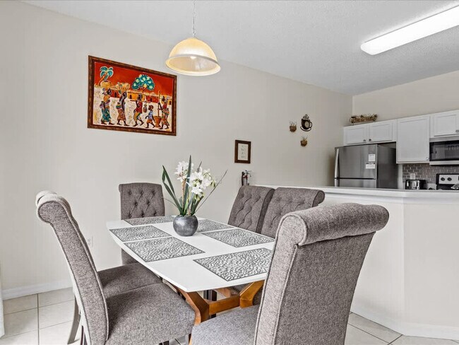 Building Photo - 113 Pompano Beach Dr