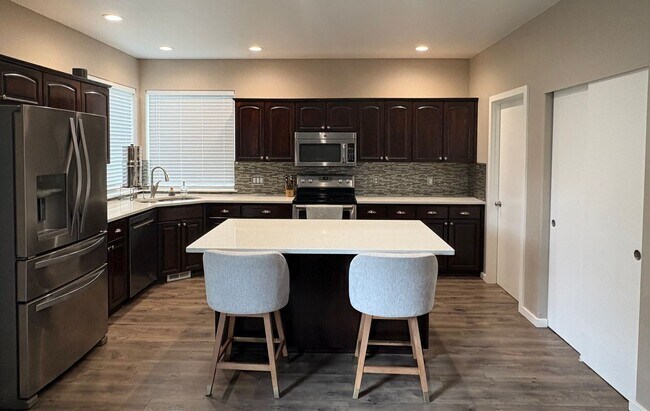 Building Photo - Gated Community!