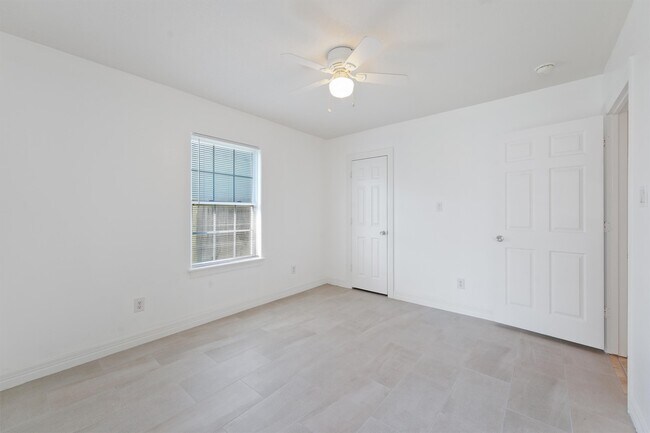 Building Photo - 11618 Biscayne Way