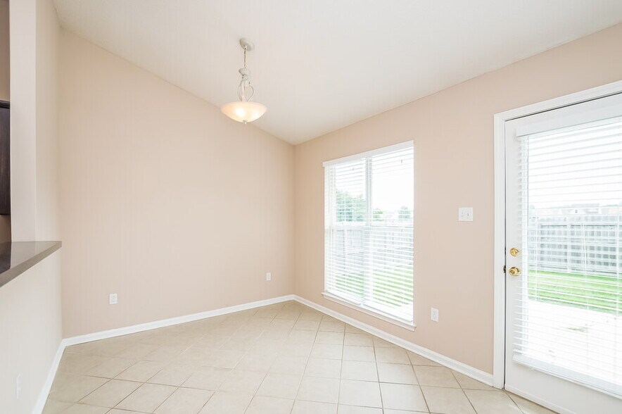 Building Photo - 5378 Russell Dr