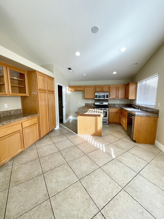 Building Photo - 79289 Paseo Del Rey