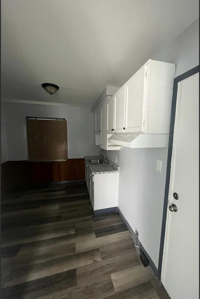 Building Photo - Cute 2 bedroom located on Detroit's East side.