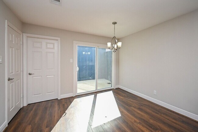 Building Photo - 414 Fox Briar Ln