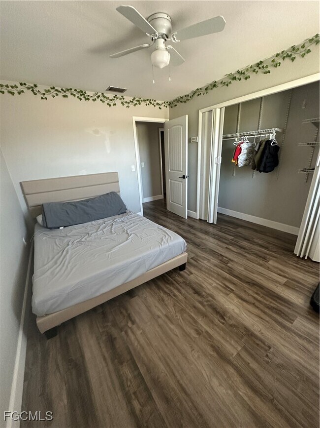 Building Photo - 2330 SE 8th Terrace