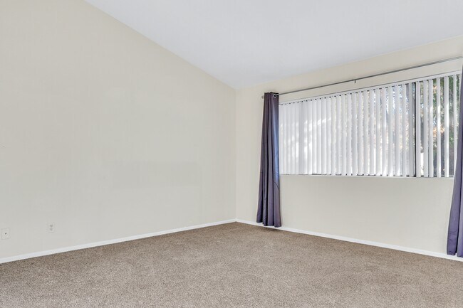Building Photo - 5026 S Rainbow Blvd