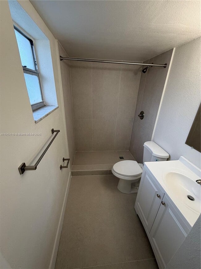 Building Photo - 444 SW 4th St