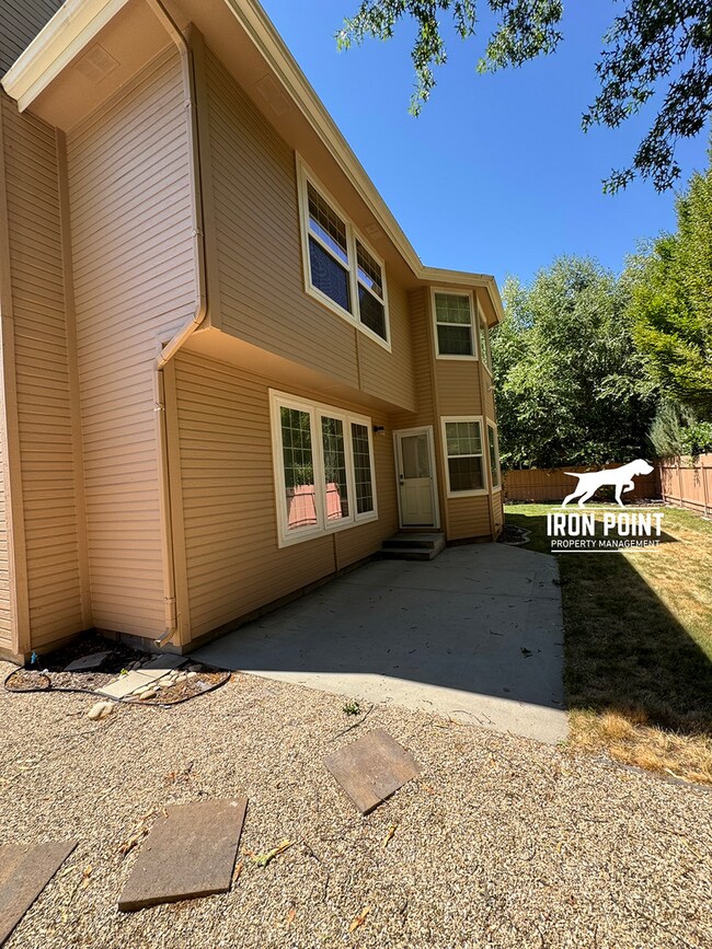 Building Photo - 4 bedroom home in East Boise, close to Bar...
