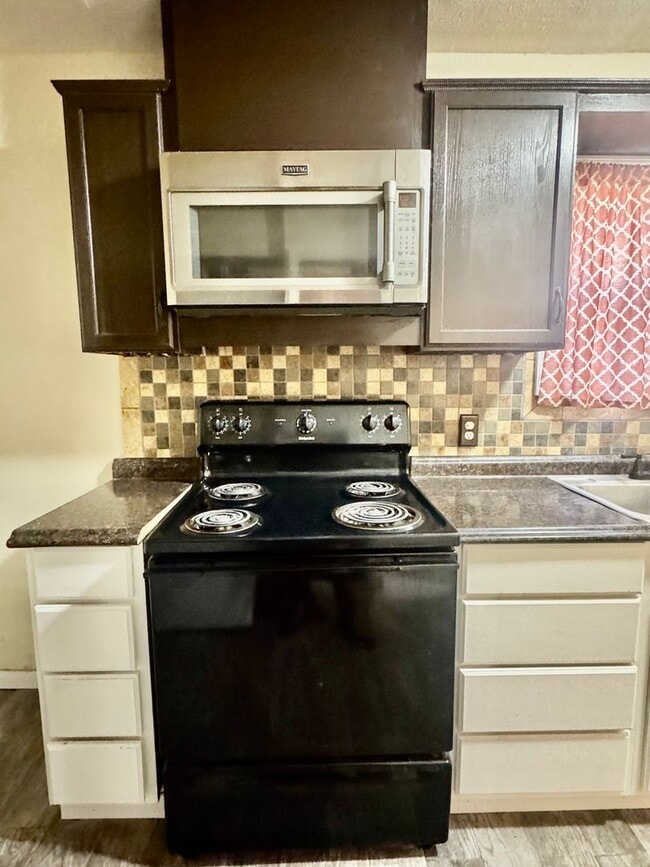 Building Photo - Lexington Subdivision-3/2-Move in ready! Call and schedule today!