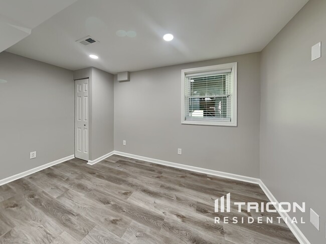 Building Photo - 206 Township Dr