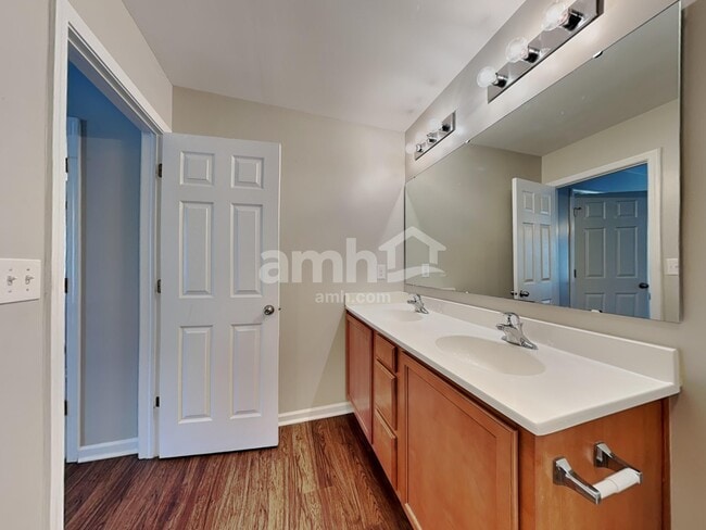 Building Photo - 15709 Lakepoint Forest Dr