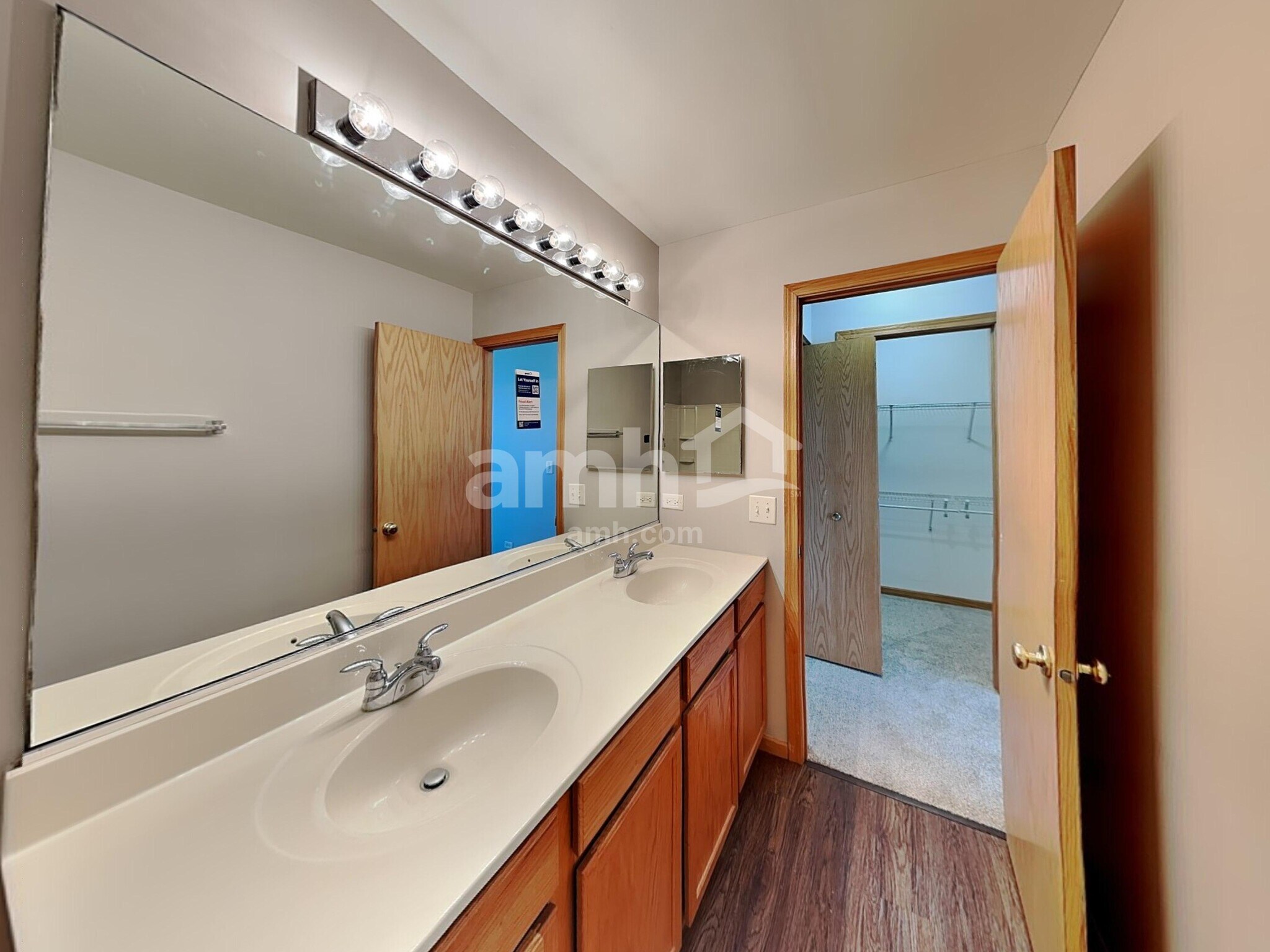Building Photo - 2419 Paradise Cir