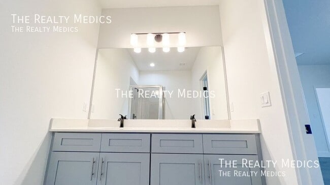 Building Photo - 905 Toluca St SE