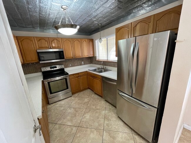 Building Photo - 900 Avenida De Leon